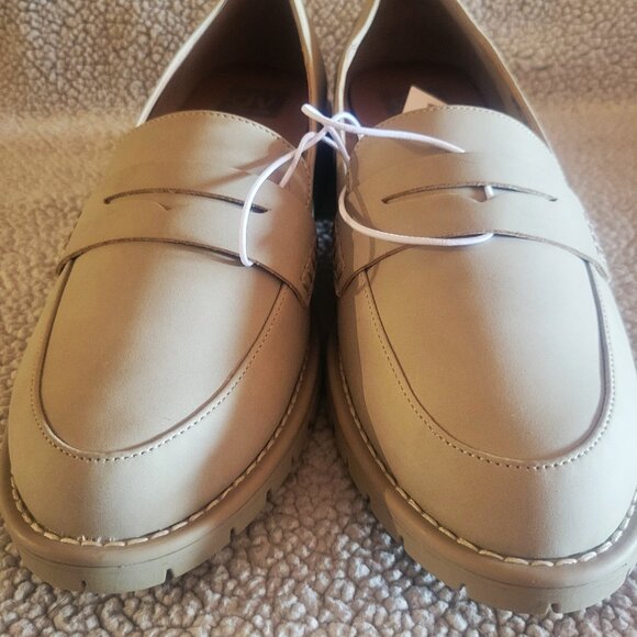 NWT! DV by Dolce Vita Carley Loafers - Light Beige Size 10 - Picture 8 of 8